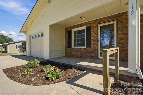 139 Greenlea CIR, Taylorsville, NC 28681