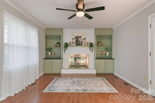 5976 Gold Creek Estate DR, Hickory, NC 28601