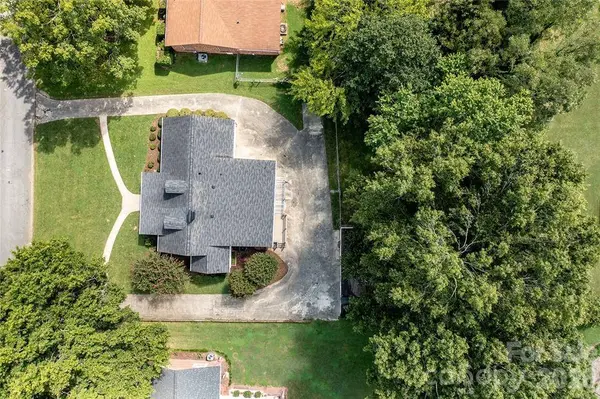 57 19th AVE NW, Hickory, NC 28601