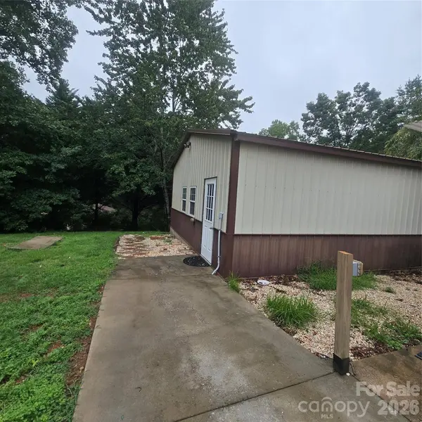 2734 Orchard ST, Newton, NC 28658