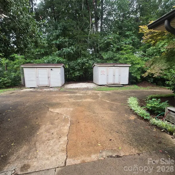 2734 Orchard ST, Newton, NC 28658