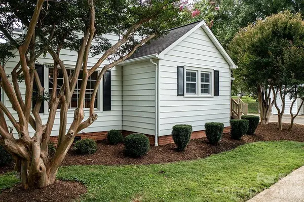 57 19th AVE NW, Hickory, NC 28601