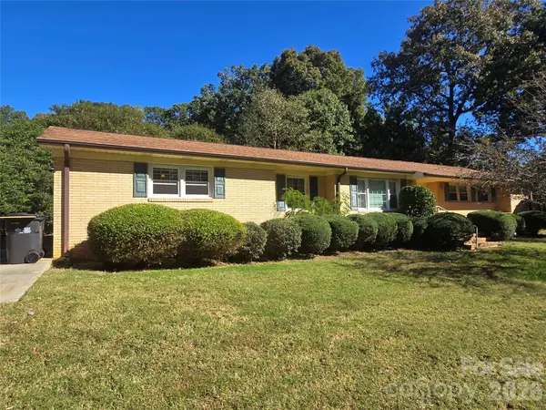 4449 Whispering Oaks DR, Charlotte, NC 28213