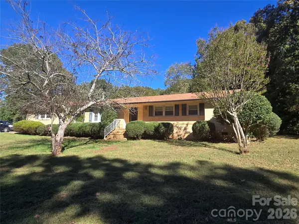 4449 Whispering Oaks DR, Charlotte, NC 28213