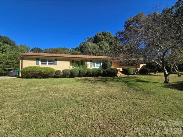 4449 Whispering Oaks DR, Charlotte, NC 28213