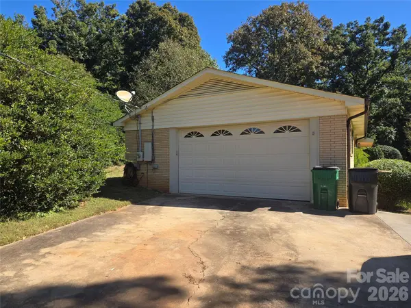 4449 Whispering Oaks DR, Charlotte, NC 28213