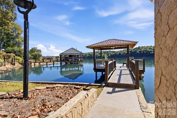 35 S Point LN, Taylorsville, NC 28681