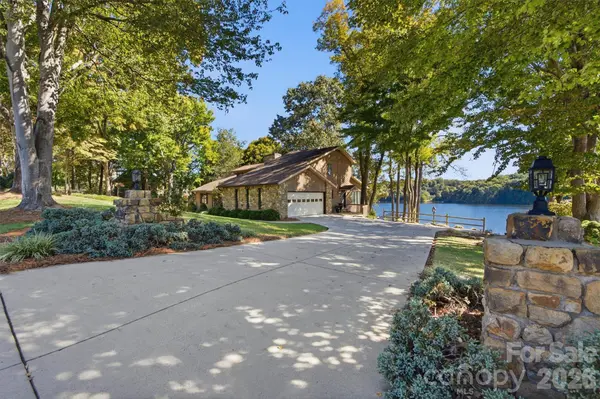 35 S Point LN, Taylorsville, NC 28681