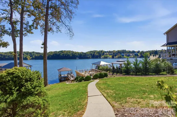 35 S Point LN, Taylorsville, NC 28681