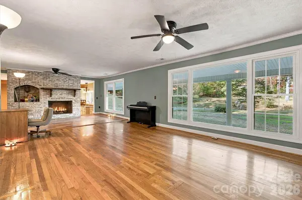 2395 Good Times LN, Lenoir, NC 28645