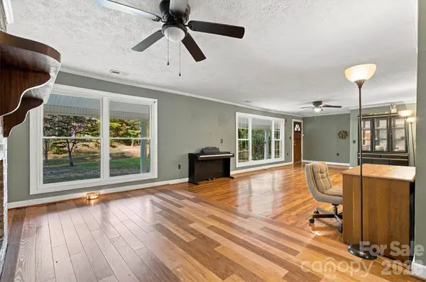 2395 Good Times LN, Lenoir, NC 28645