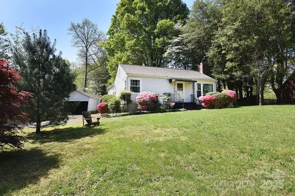 1059 16th AVE NW, Hickory, NC 28601