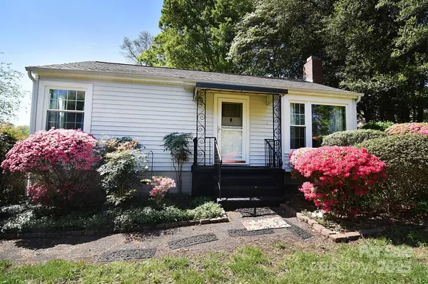 1059 16th AVE NW, Hickory, NC 28601