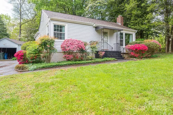 1059 16th AVE NW, Hickory, NC 28601