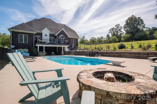 1128 Mayfield CIR NW, Conover, NC 28613