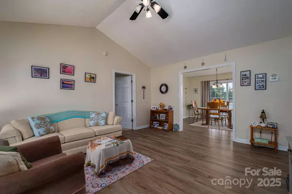 1371 Millrace DR, Conover, NC 28613