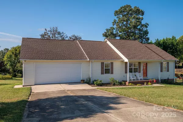 1371 Millrace DR, Conover, NC 28613