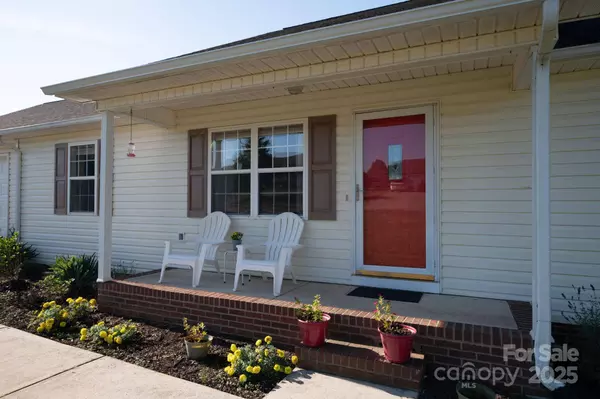 1371 Millrace DR, Conover, NC 28613