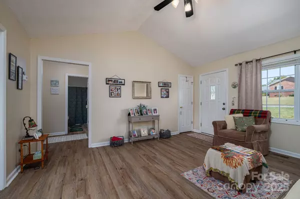 1371 Millrace DR, Conover, NC 28613