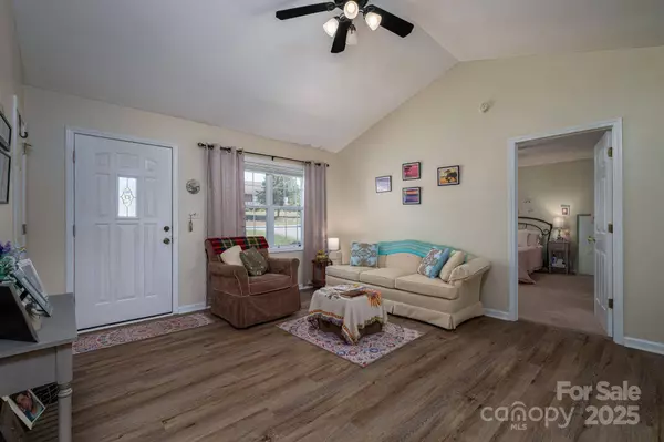 1371 Millrace DR, Conover, NC 28613