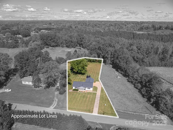 1478 Glenoaks DR, Newton, NC 28658