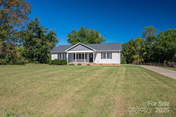 1478 Glenoaks DR, Newton, NC 28658