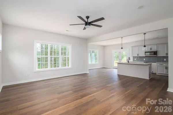 17 Tennyson DR, Taylorsville, NC 28681