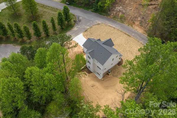 17 Tennyson DR, Taylorsville, NC 28681