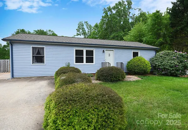 2263 Starbrooke DR, Newton, NC 28658