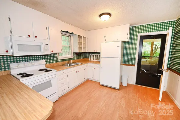 2625 Glenn ST, Newton, NC 28658