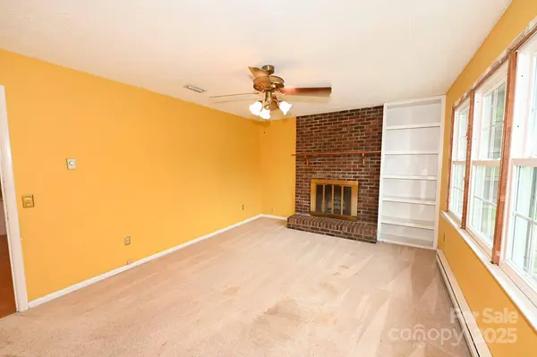 2625 Glenn ST, Newton, NC 28658