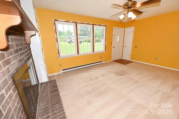 2625 Glenn ST, Newton, NC 28658