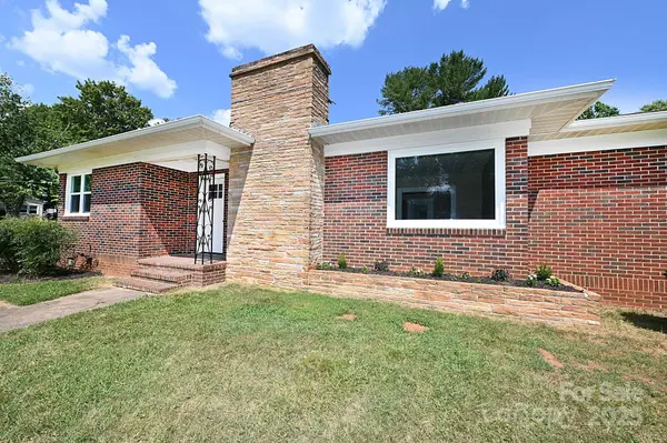 737 8th ST SW, Hickory, NC 28602