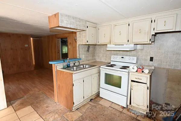 2334 Rainbow Heights CIR, Lenoir, NC 28645