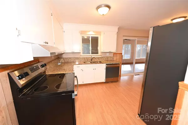 648 7th AVE SE, Hickory, NC 28602