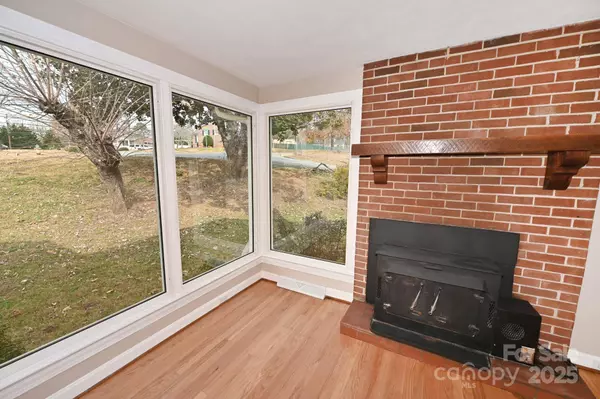 648 7th AVE SE, Hickory, NC 28602