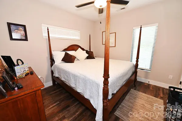 28 Cottage CT, Granite Falls, NC 28630