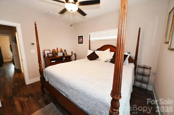 28 Cottage CT, Granite Falls, NC 28630