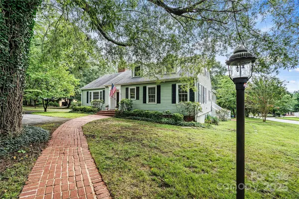 3114 N Center ST, Hickory, NC 28601