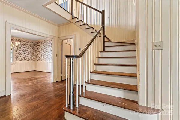 3114 N Center ST, Hickory, NC 28601
