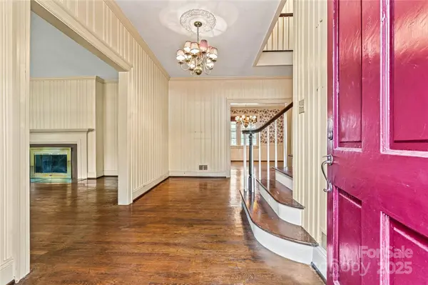 3114 N Center ST, Hickory, NC 28601