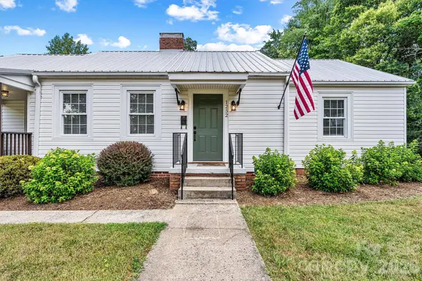 1252 11th ST, Hickory, NC 28601