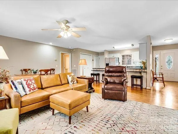 1284 Wexford Village CIR NE #31, Lenoir, NC 28645