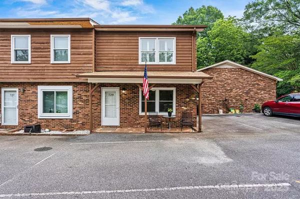 729 Tenth AVE NE, Hickory, NC 28601