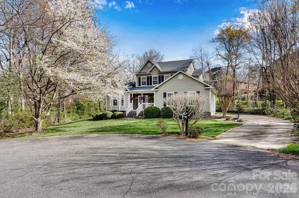 929 43rd Avenue CT NE, Hickory, NC 28601