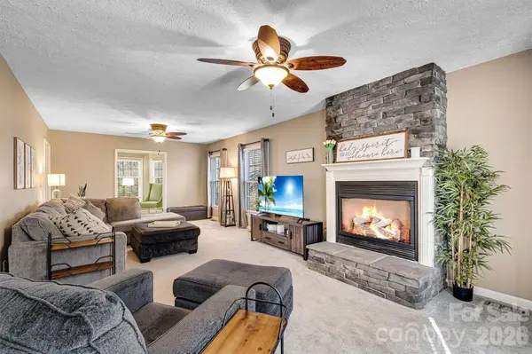 929 43rd Avenue CT NE, Hickory, NC 28601