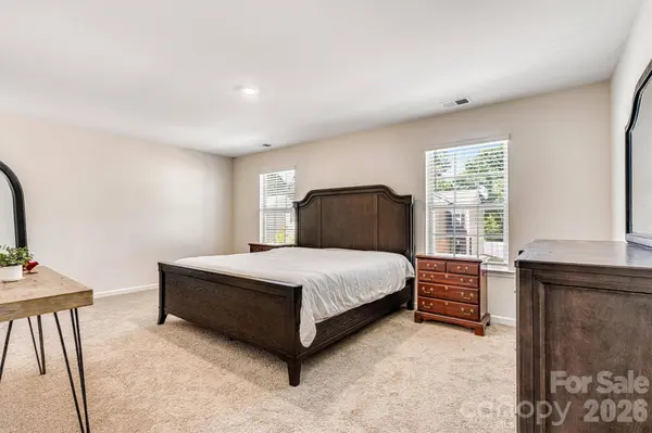 1241 37th Avenue LN NE, Hickory, NC 28601
