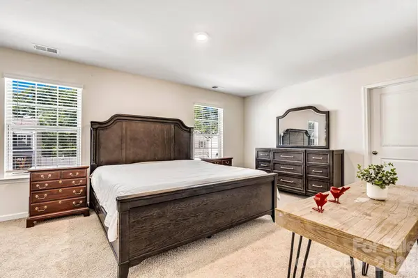 1241 37th Avenue LN NE, Hickory, NC 28601