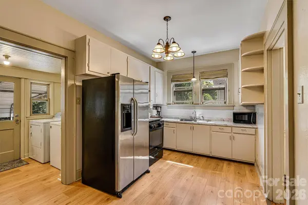 220 W 8th ST, Newton, NC 28658