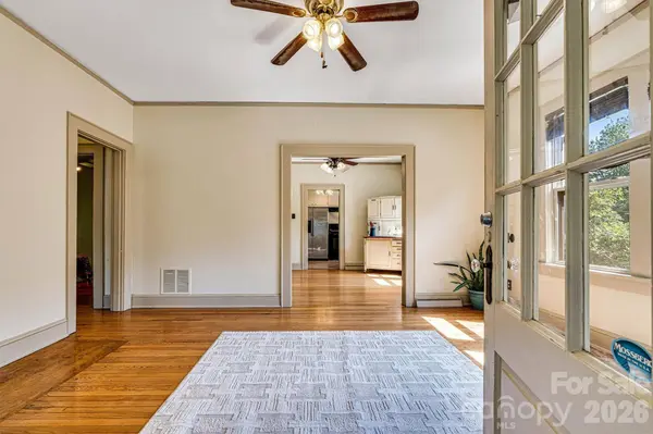 220 W 8th ST, Newton, NC 28658